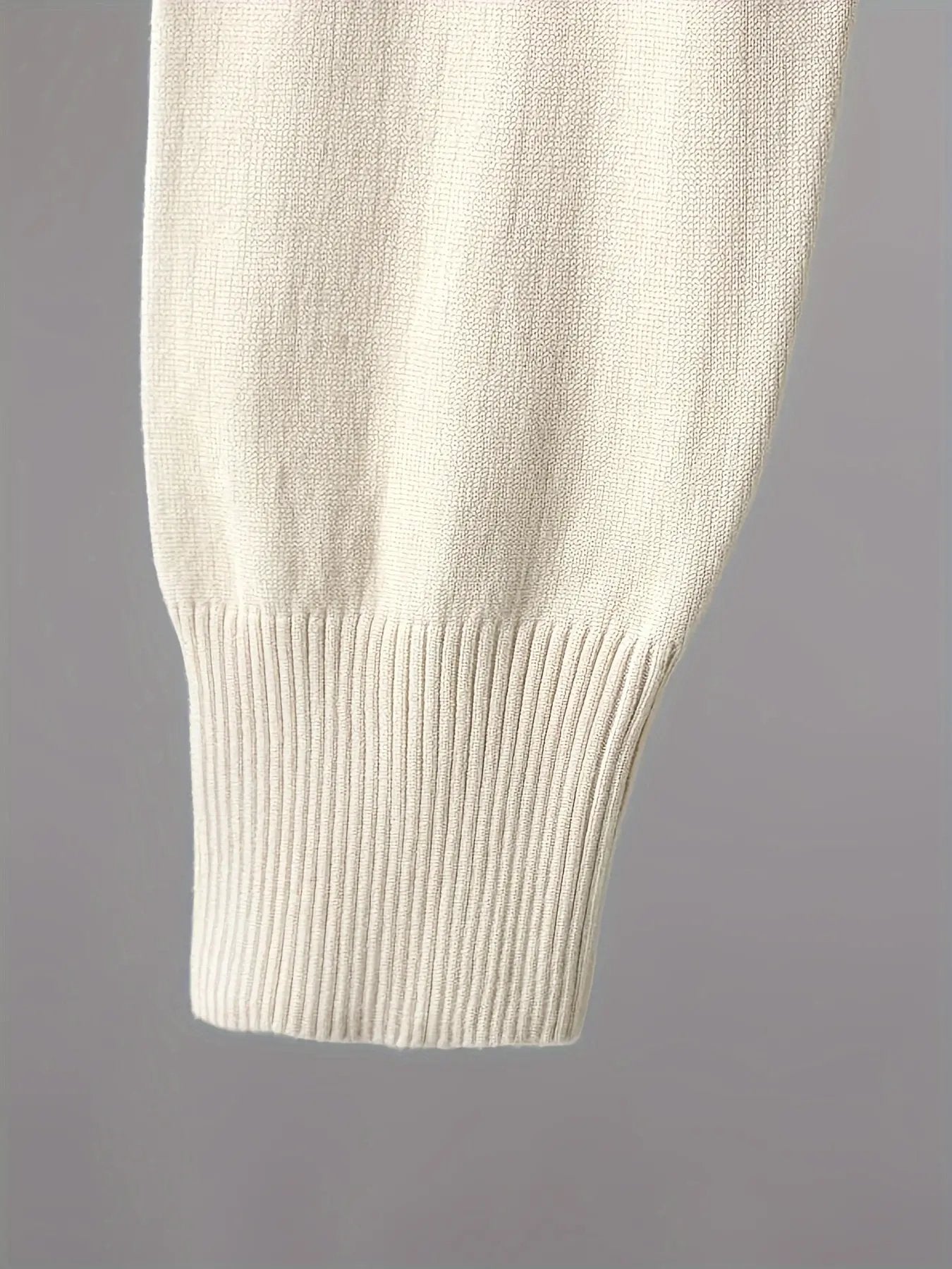 WOMEN’S V-NECK KNIT SWEATER SET SOLELII