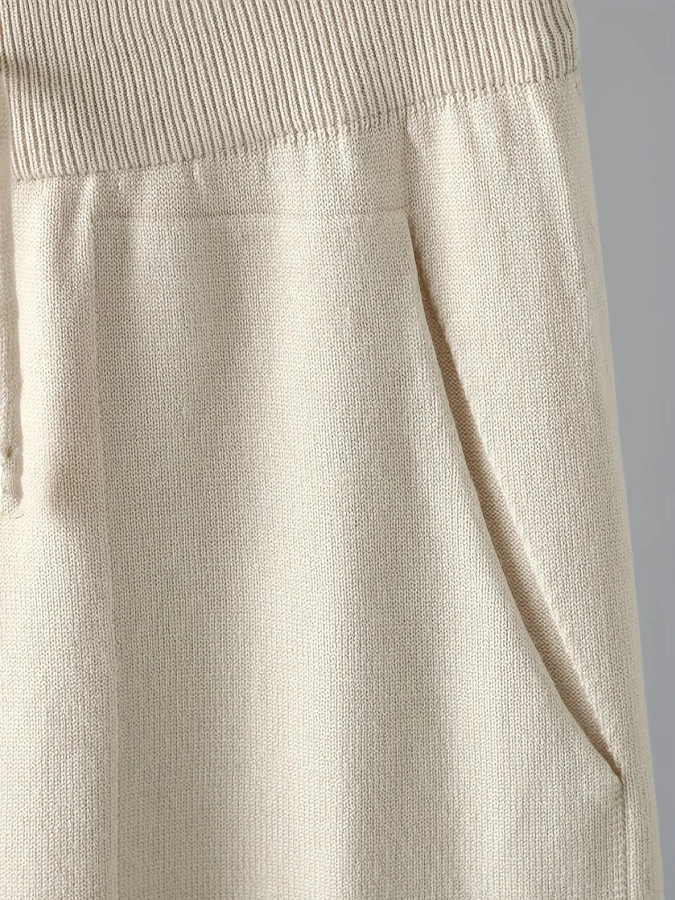 WOMEN’S V-NECK KNIT SWEATER SET SOLELII