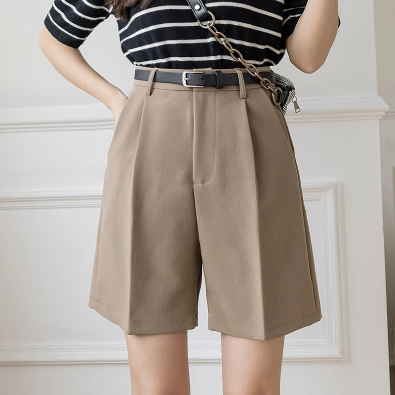 HIGH-WAISTED SHORTS WITH BELT
