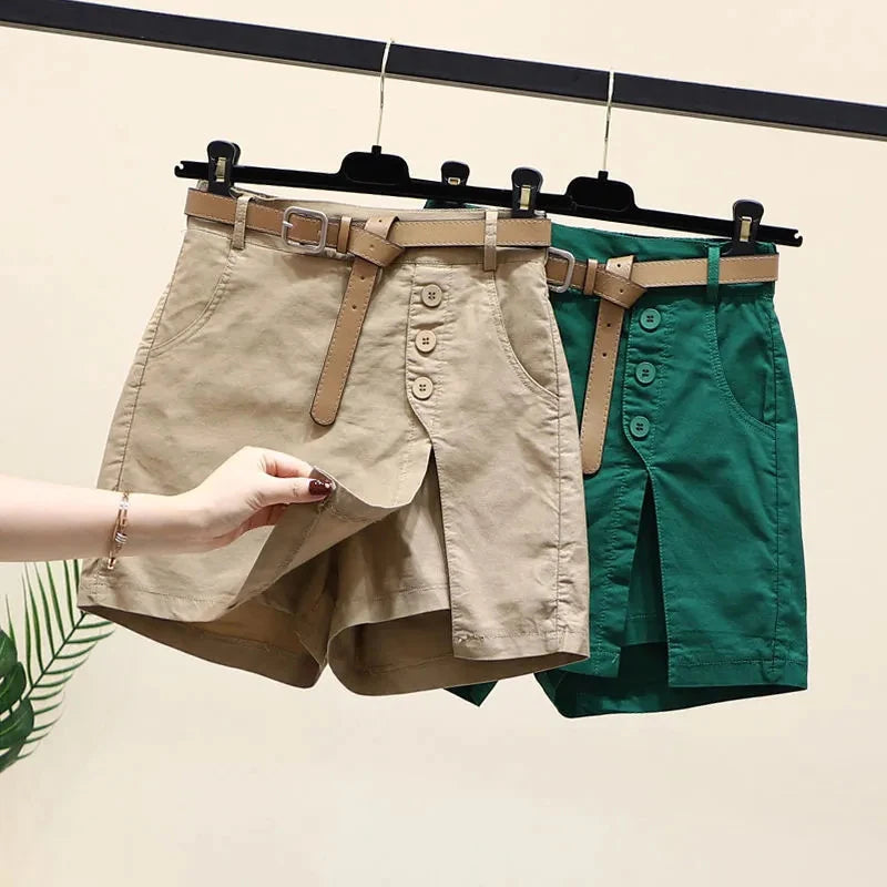 CHIC SHORTS WITH LOOSE BUTTONS AT THE WAIST