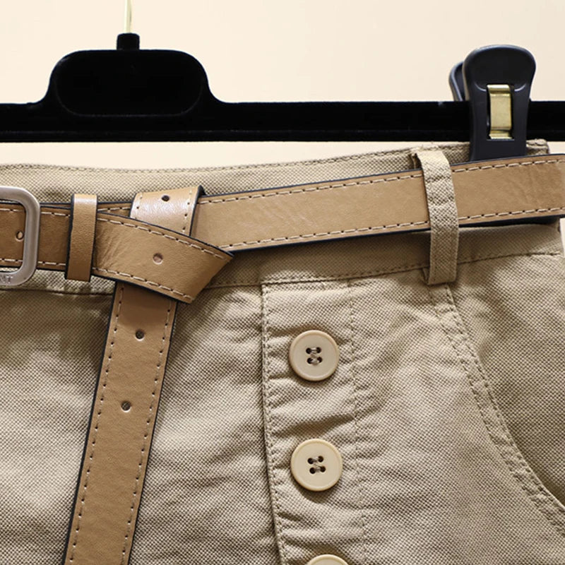 CHIC SHORTS WITH LOOSE BUTTONS AT THE WAIST