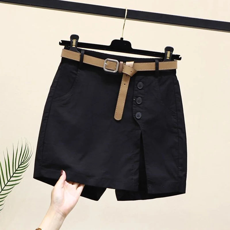 CHIC SHORTS WITH LOOSE BUTTONS AT THE WAIST