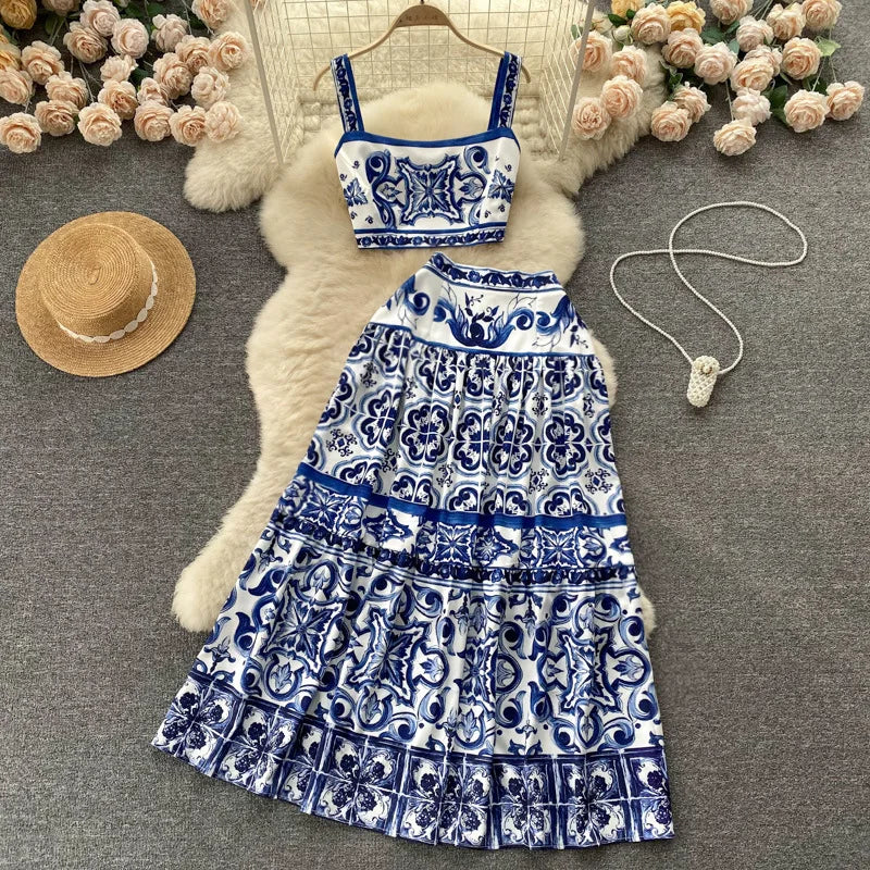 UMMER BLUE & WHITE PORCELAIN TWO-PIECE SET