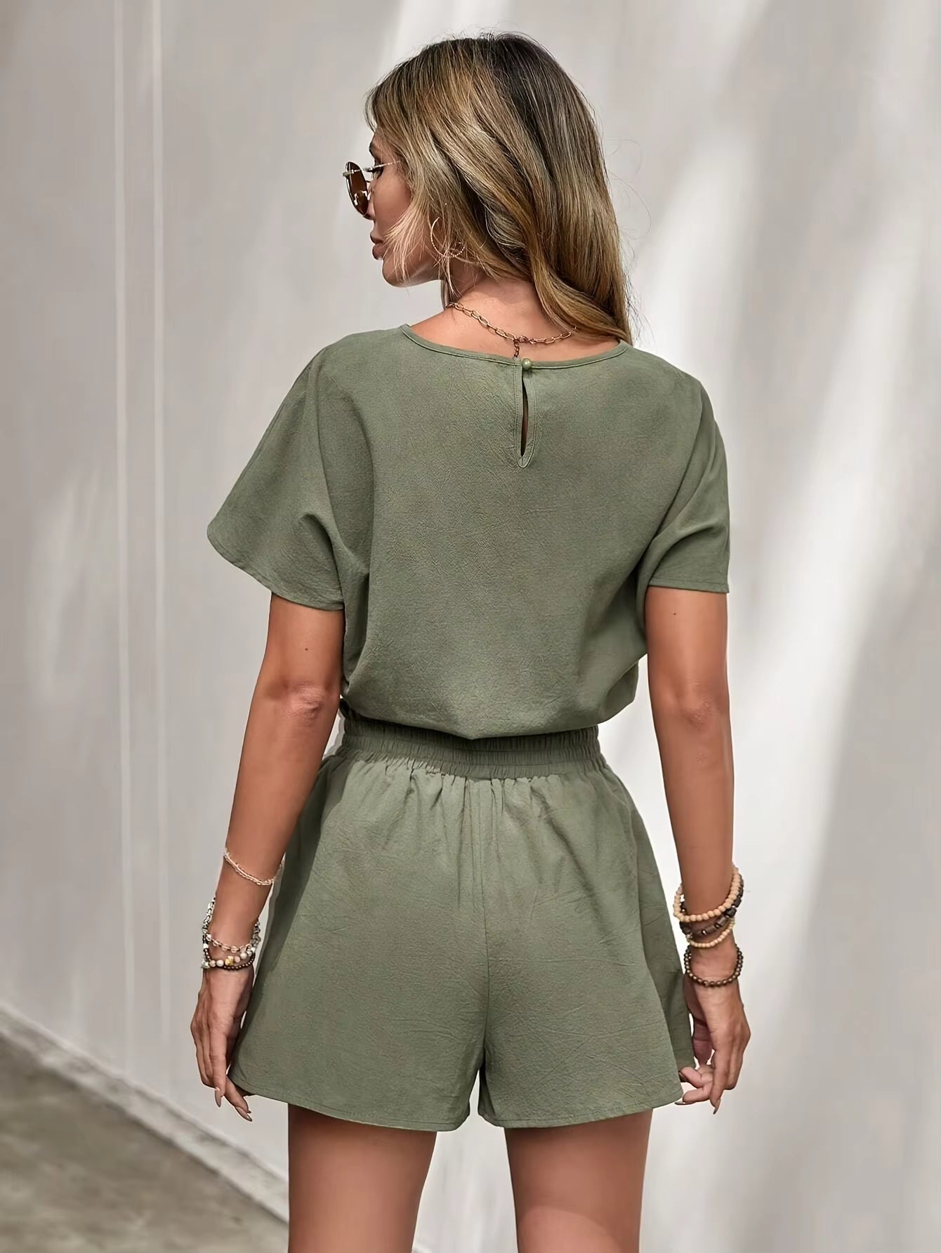 ROUND NECK SET AND ELASTIC WAIST SHORTS SOLELII