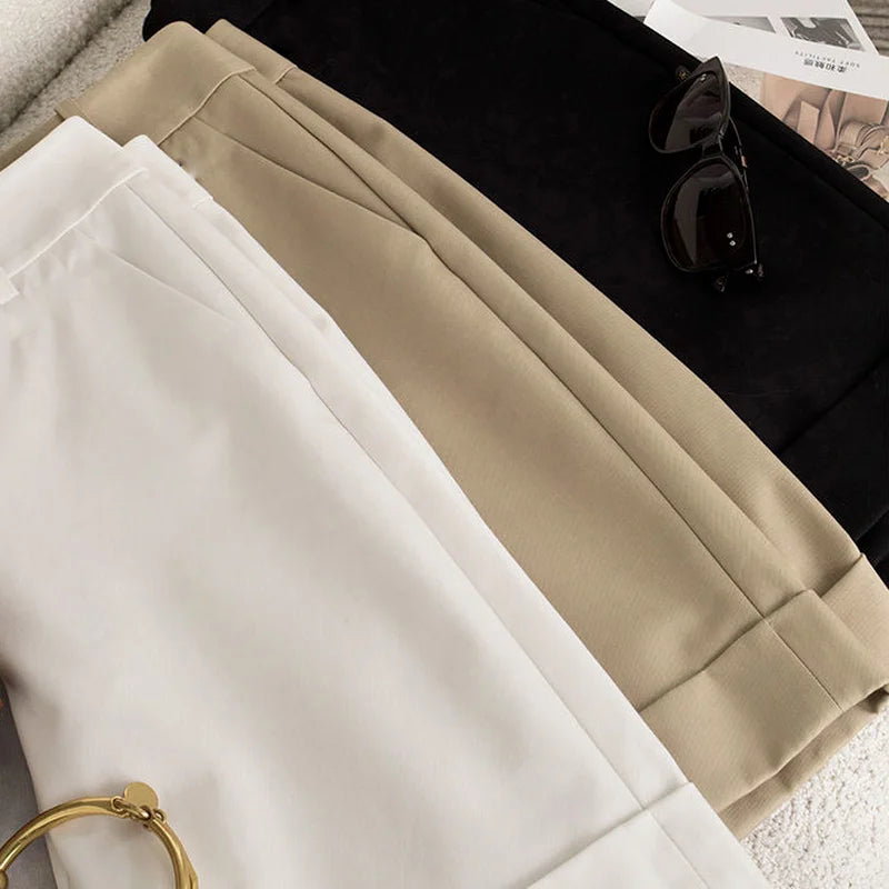 HIGH-WAISTED COLLEGE FASHION SHORTS