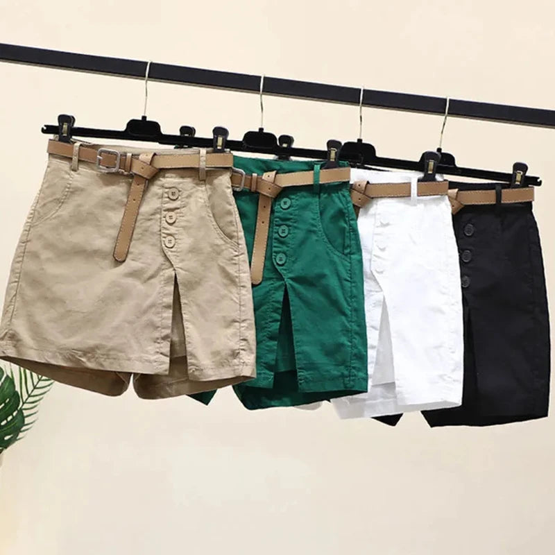 CHIC SHORTS WITH LOOSE BUTTONS AT THE WAIST