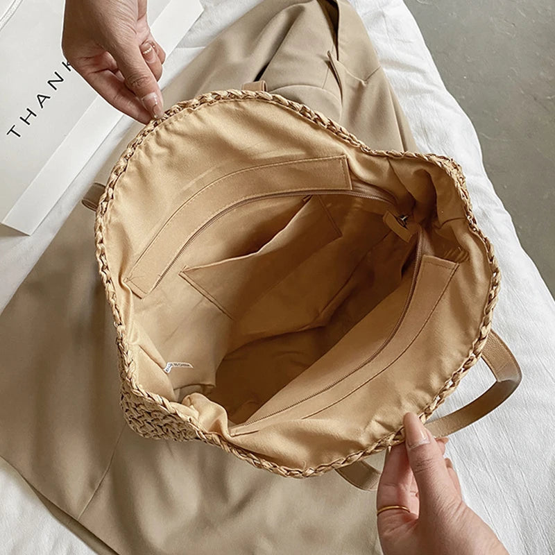ROUND WOVEN STRAW SHOULDER BAG