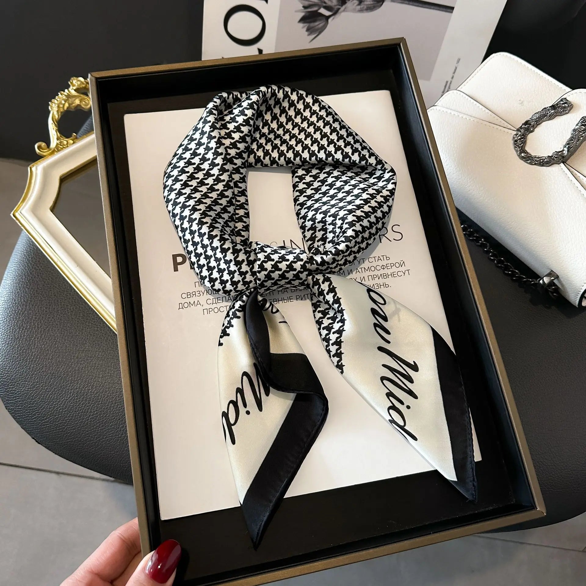 LUXURY CHAIN PRINT SILK-LIKE SCARF
