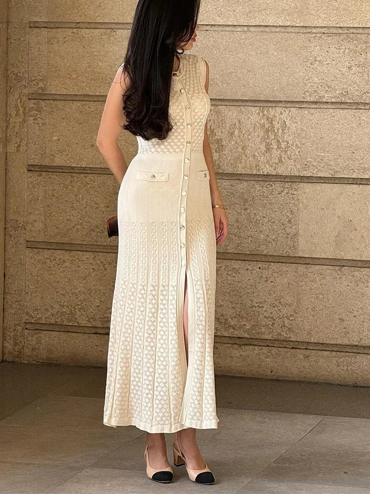 SLEEVELESS KNITTED DRESS WITH ROUND NECK
