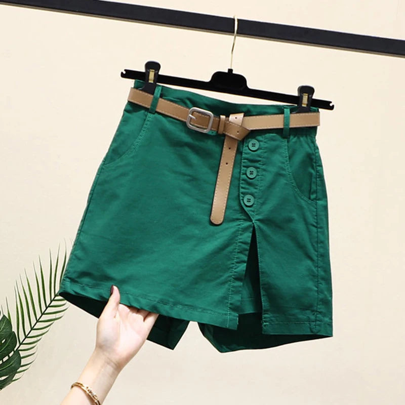 CHIC SHORTS WITH LOOSE BUTTONS AT THE WAIST