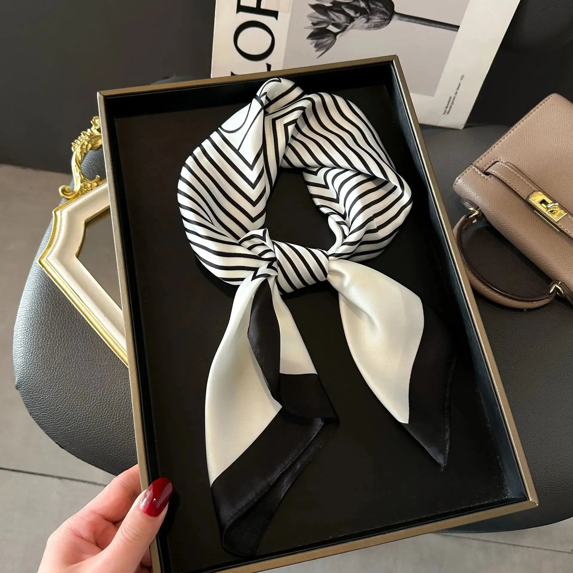 CHAIN PRINT SILK NECK SCARF Test