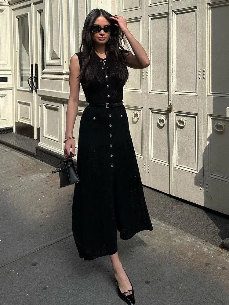 SLEEVELESS KNITTED DRESS WITH ROUND NECK