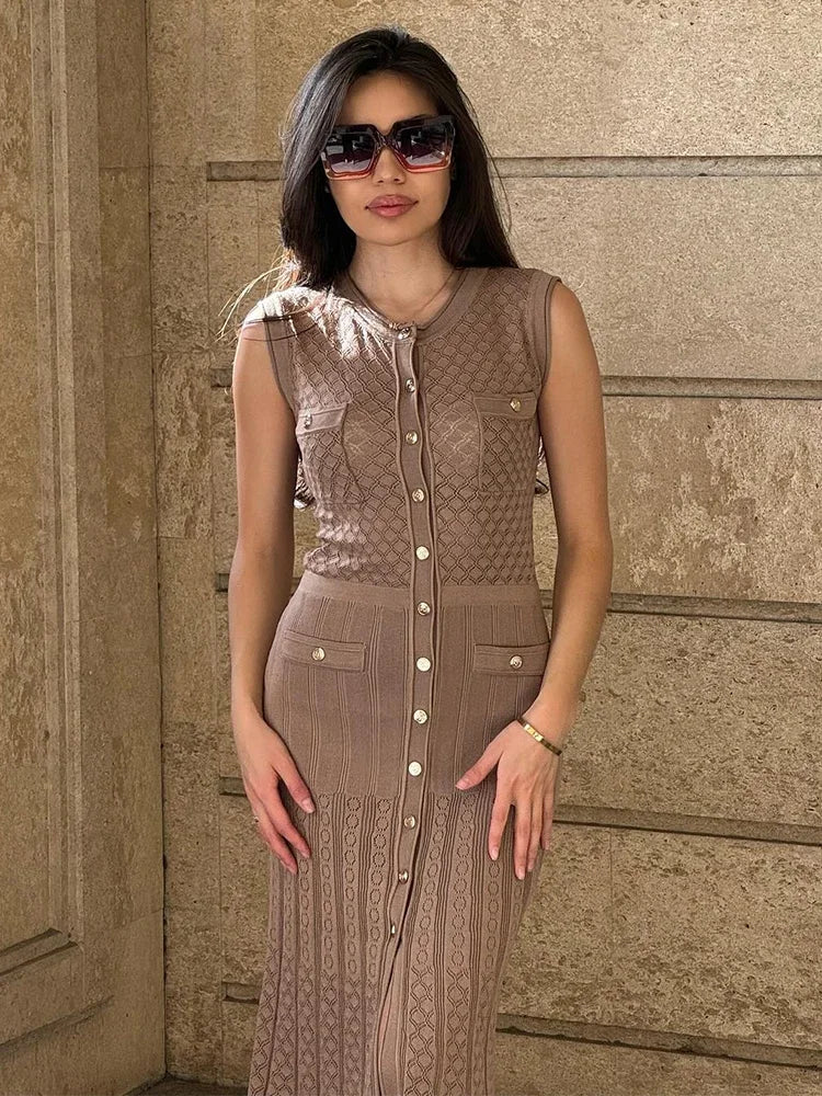 SLEEVELESS KNITTED DRESS WITH ROUND NECK