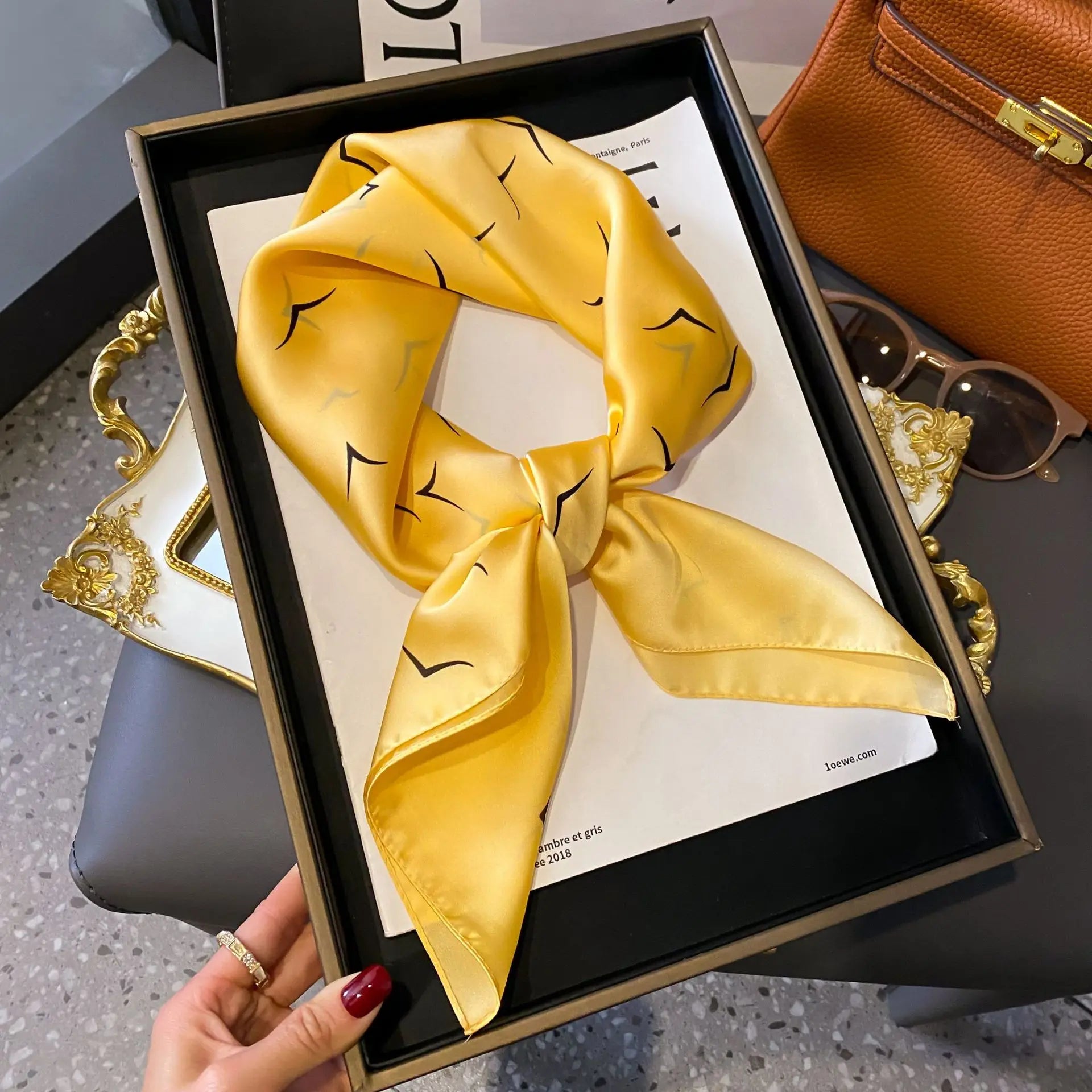 LUXURY CHAIN PRINT SILK-LIKE SCARF