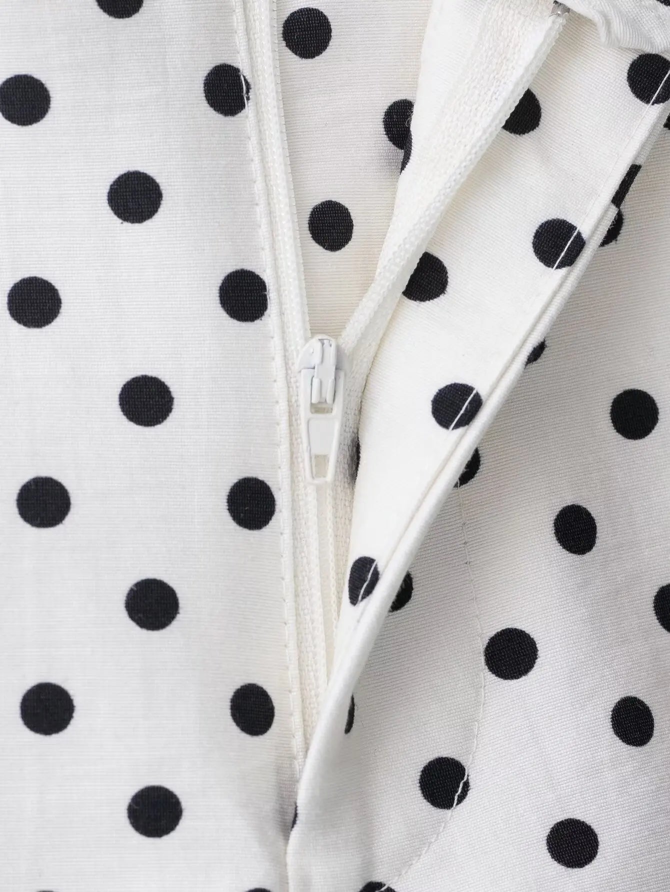 POLKA DOT ZIPPER JACKET WITH TURTLENECK