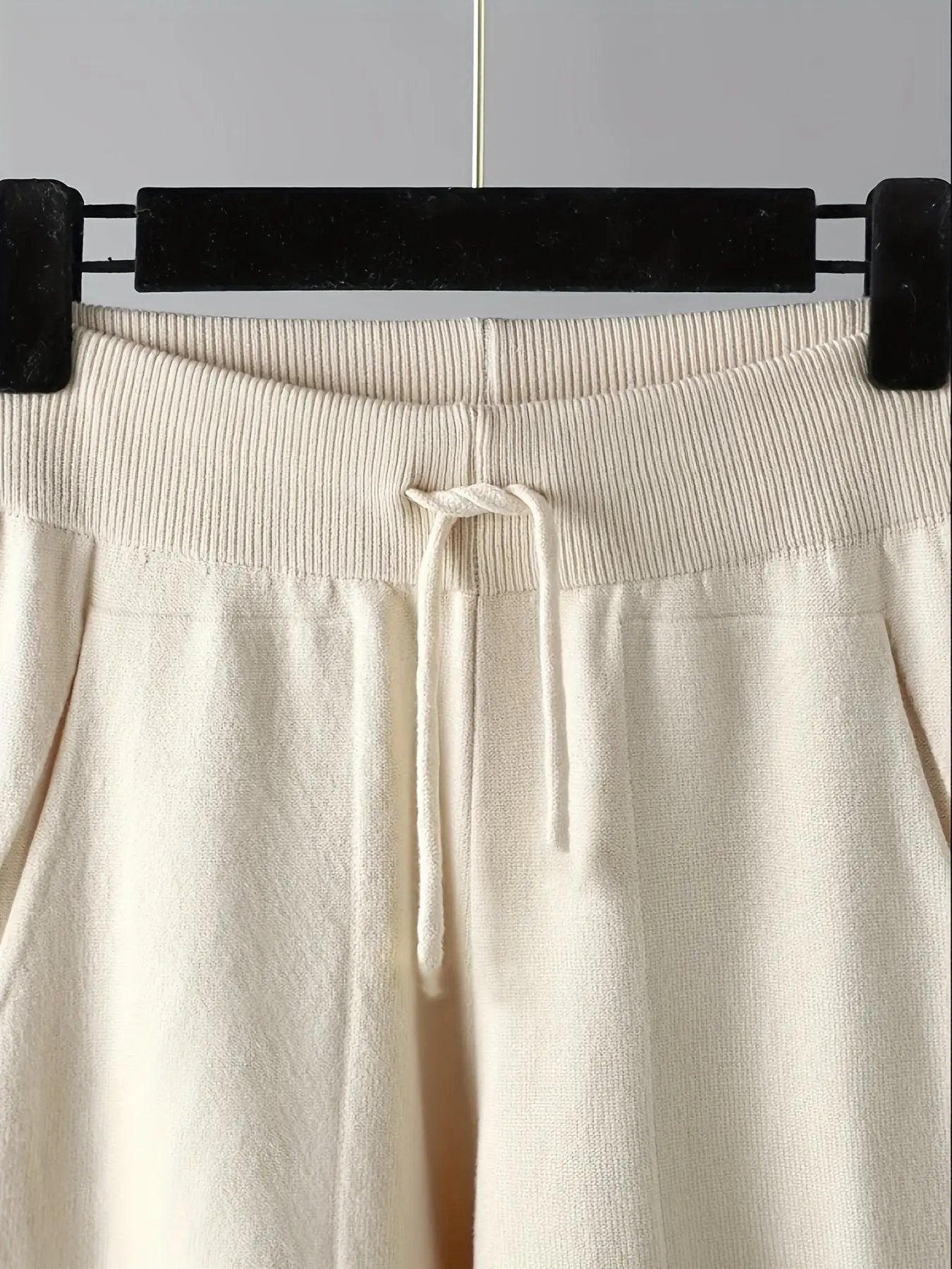 WOMEN’S V-NECK KNIT SWEATER SET SOLELII